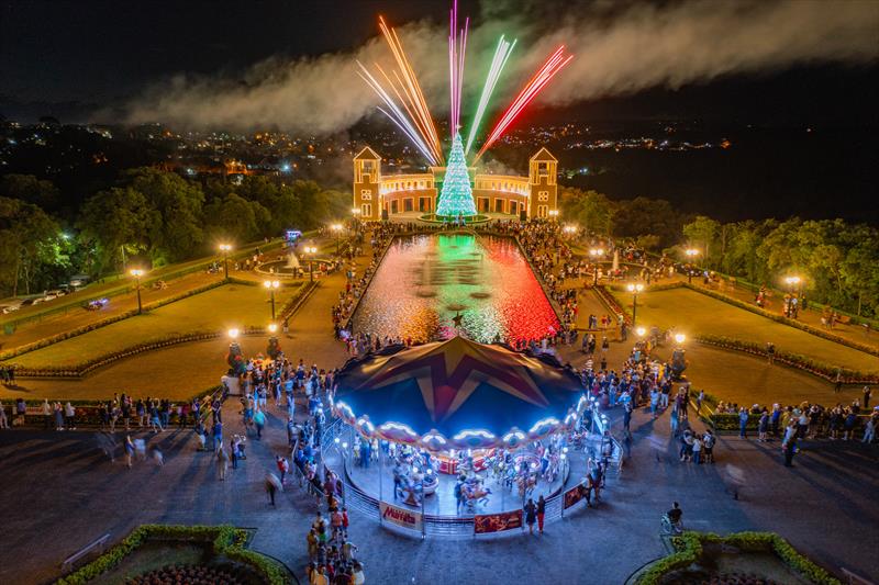 IMAGENS DA SEMANA - Natal Luz dos PInhais 2021. Abertura do Natal no Parque Tanguá. Foto: Daniel Castellano / SMCS