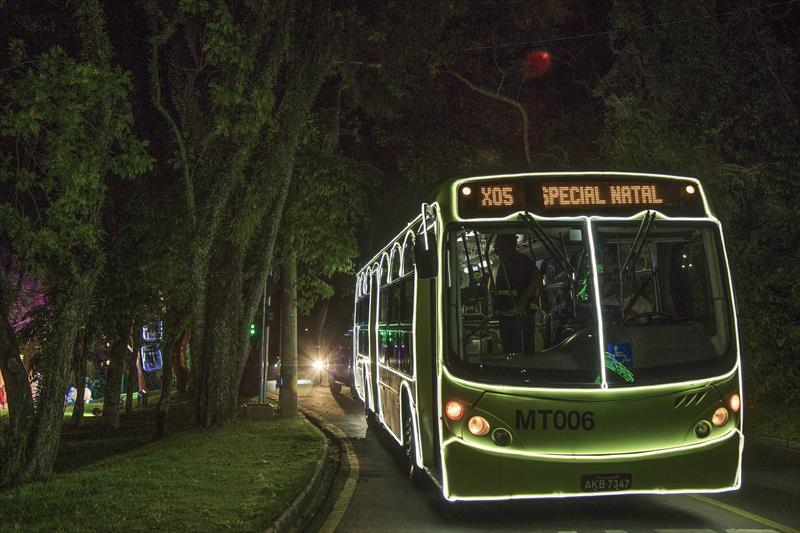 Linhas de Natal Tanguá e Parque Náutico começam a funcionar no sábado. Curitiba, 23/11/2021. Foto: Pedro Ribas/SMCS