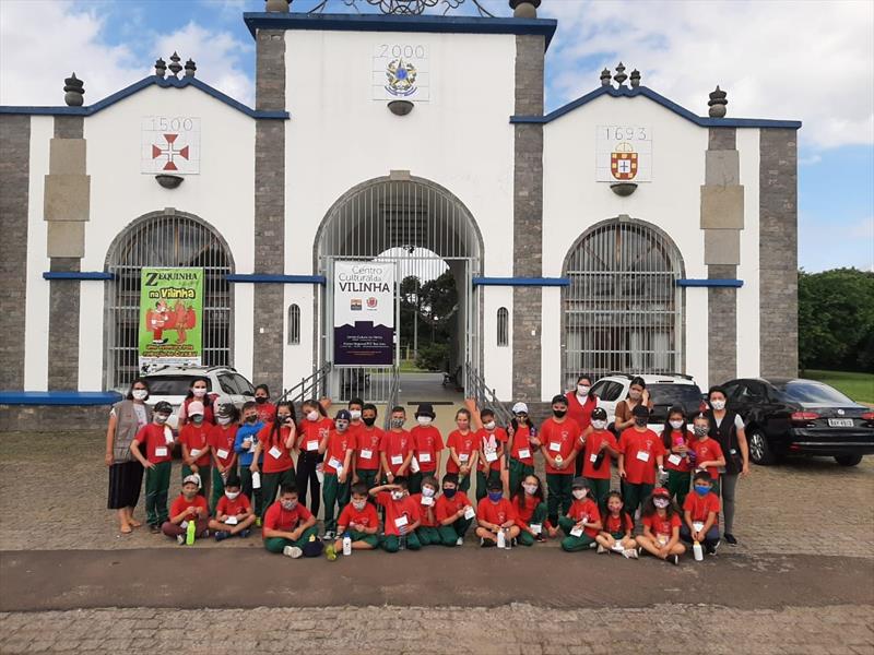Crianças da Escola Municipal Professor Kó Yamawaki foram levadas até Centro Cultural da Vilinha para conhecer o espaço e a exposição Zequinha na Vilinha.
Foto: Divulgação