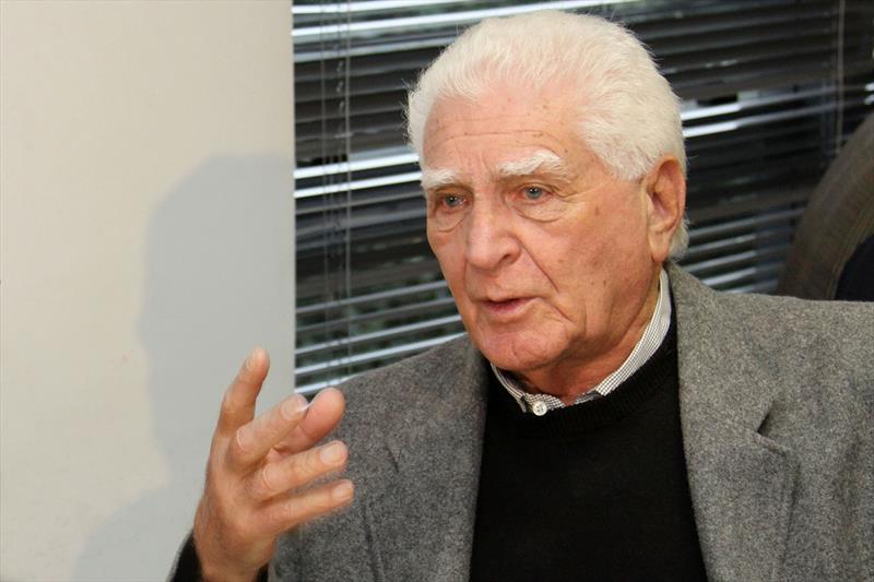 Ex-prefeito de Curitiba Saul Raiz, faleceu na noite de sexta-feira (3/12), aos 91 anos. Foto: Cesar Brustolin/SMCS (arquivo)