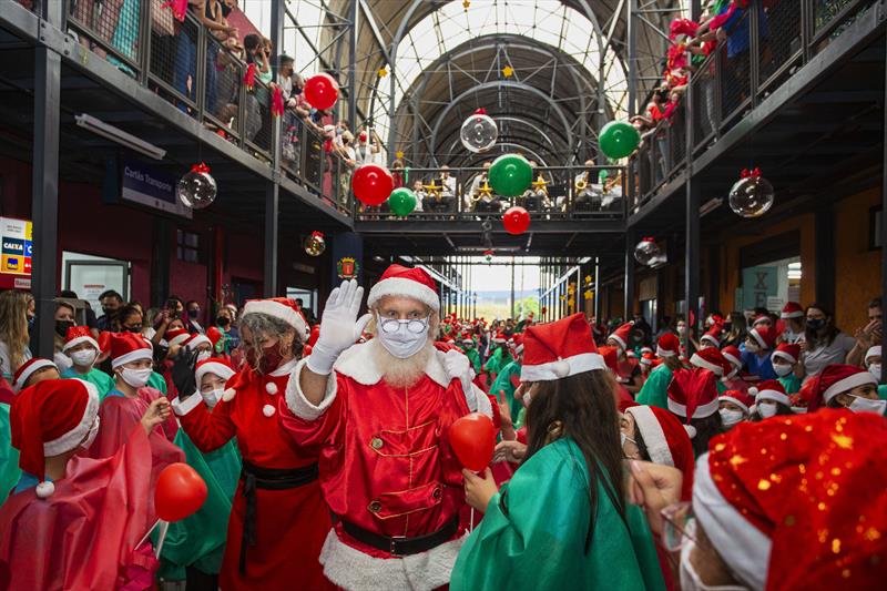 ParkShoppingBarigui tem espetáculo de Natal para receber o Papai Noel