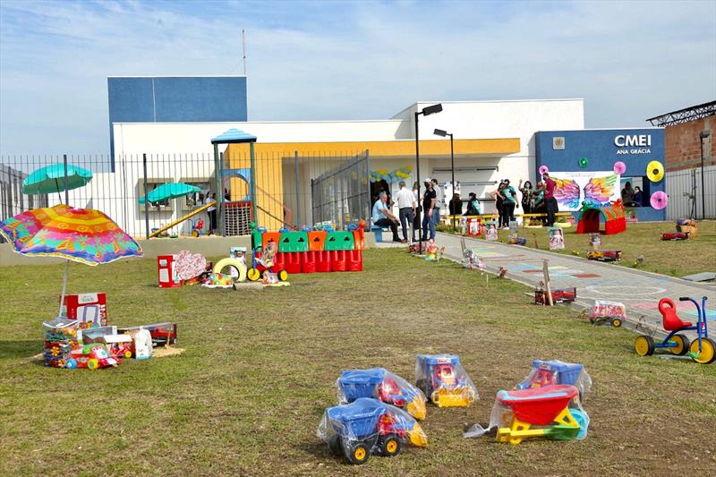 Entrega de móveis e materiais novos para o Centro Municipal de Educação Infantil (CMEI) Ana Grácia (Uberaba).
Curitiba, 16/11/2021.
Foto: Luiz Costa/SMCS