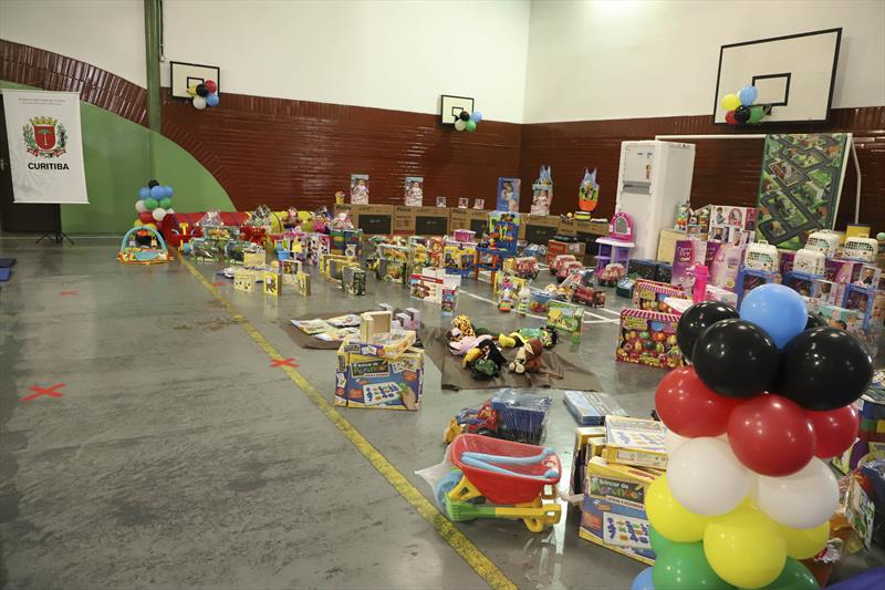 A Escola Municipal Francisco Frischmann no Pinheirinho, recebe móveis e materiais novos. Curitiba, 19/11/2021. Foto: Hully Paiva/SMCS 