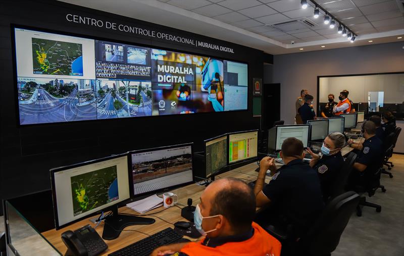 Inauguração do Centro de Controle da Muralha Digital, sistema de monitoramento inteligente com diversas cameras de monitoramento espalhadas pela cidade de Curitiba - Curitiba, 05/01/2021 - Foto: Daniel Castellano / SMCS