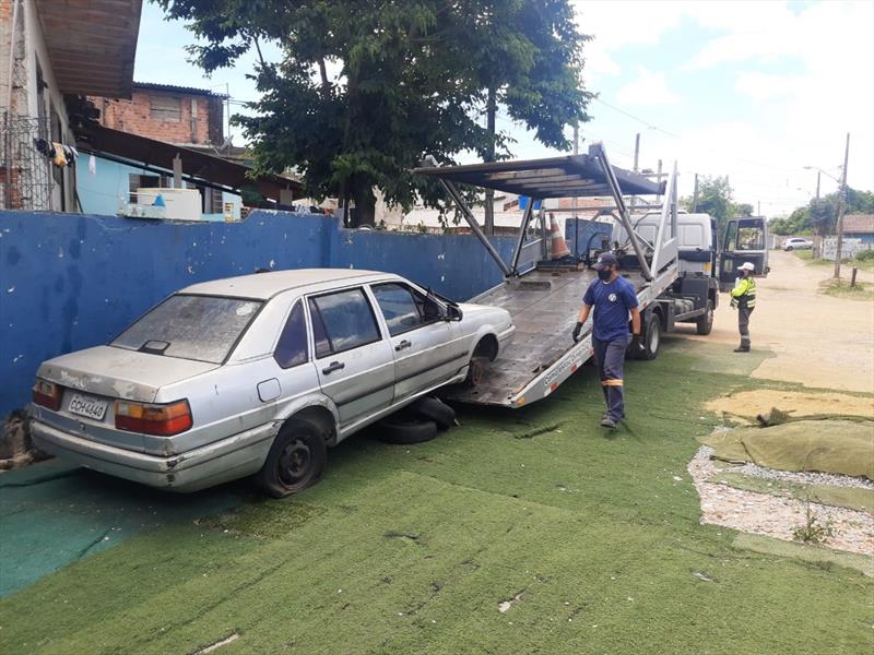 Remoção de veículos abandonado.
Foto: Divulgação