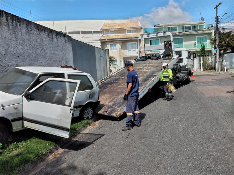 Remoção de veículos abandonado.
Foto: Divulgação