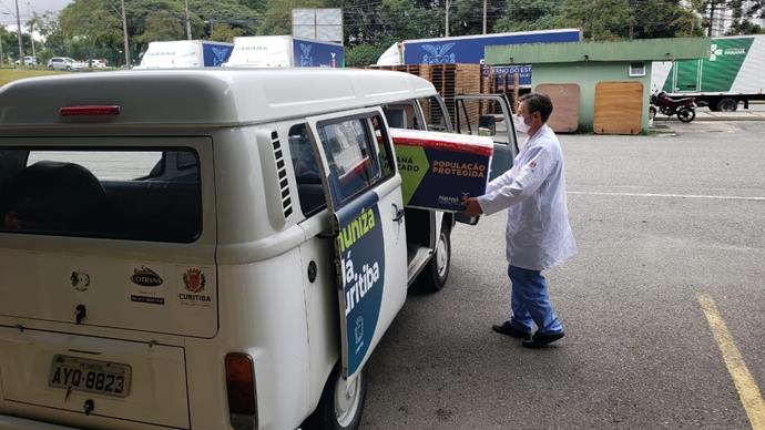 Curitiba recebeu, nova remessa da vacina que imuniza contra o novo coronavírus, que serão destinadas a retomada da vacinação de idosos e trabalhadores da saúde. Curitiba, 25/02/2021. Foto: Divulgação