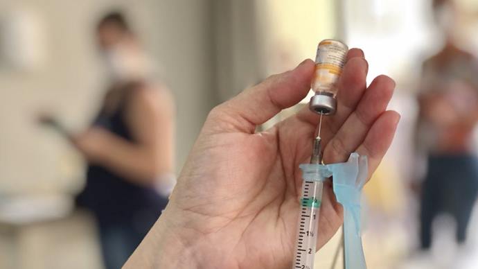 Vacinação é ampliada para professores de 34 anos ou mais.
Foto: Luiz Costa/SMCS