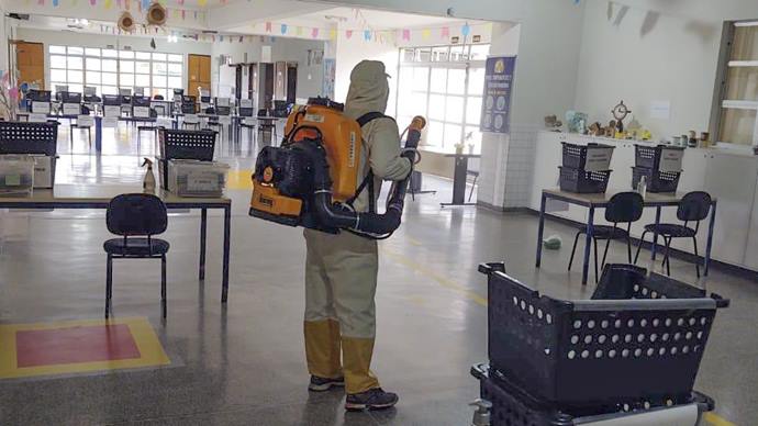Prefeitura de Curitiba inicia sanitizações nas escolas antes do retorno híbrido.
Foto: Divulgação