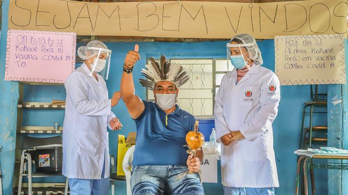 Mais da metade dos curitibanos já iniciou a sua imunização contra a covid-19. Indios da Aldeia Kakané Porâ são vacinados contra a Covid-19 na região de Curitiba - Curitiba, 21/01/2021 - Foto: Daniel Castellano / SMCS