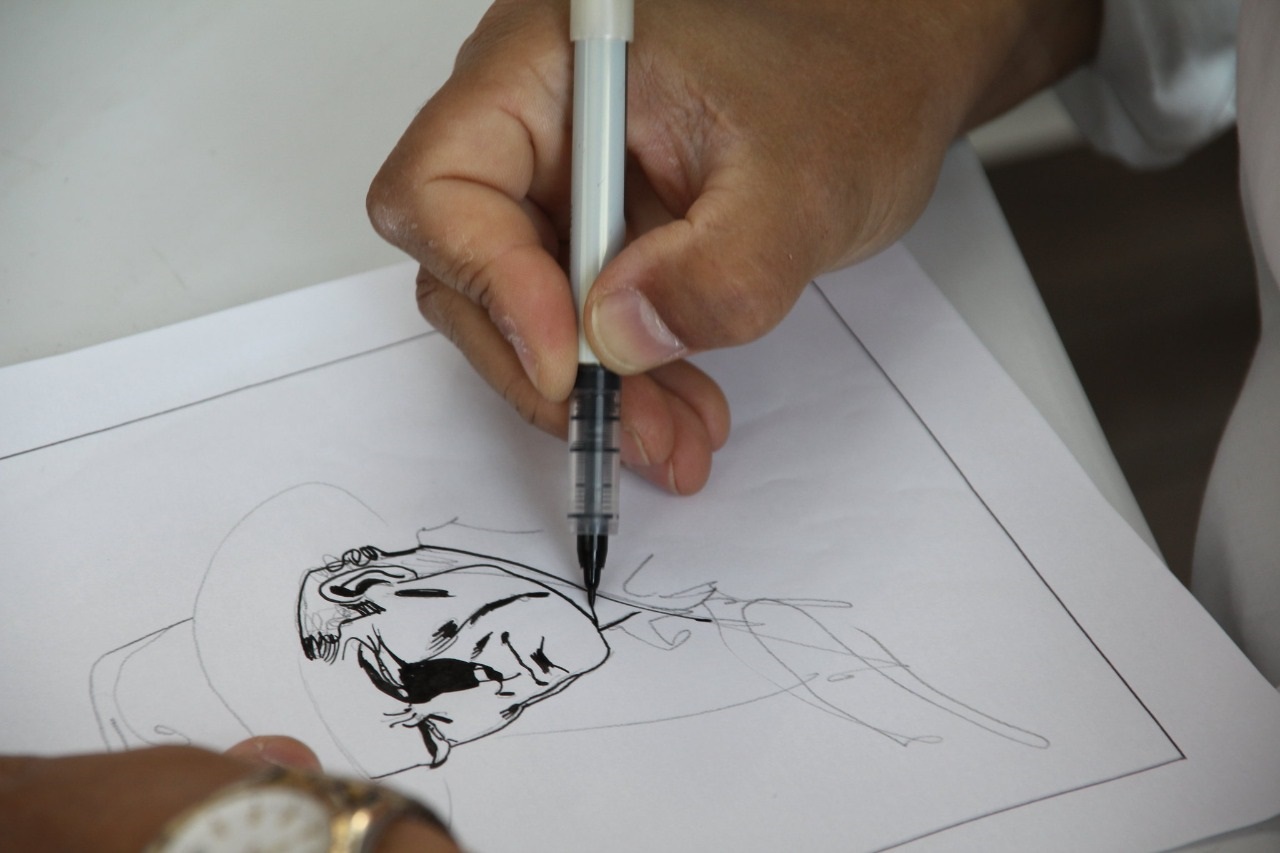 Como desenhar rostos para quadrinhos: com materiais artísticos