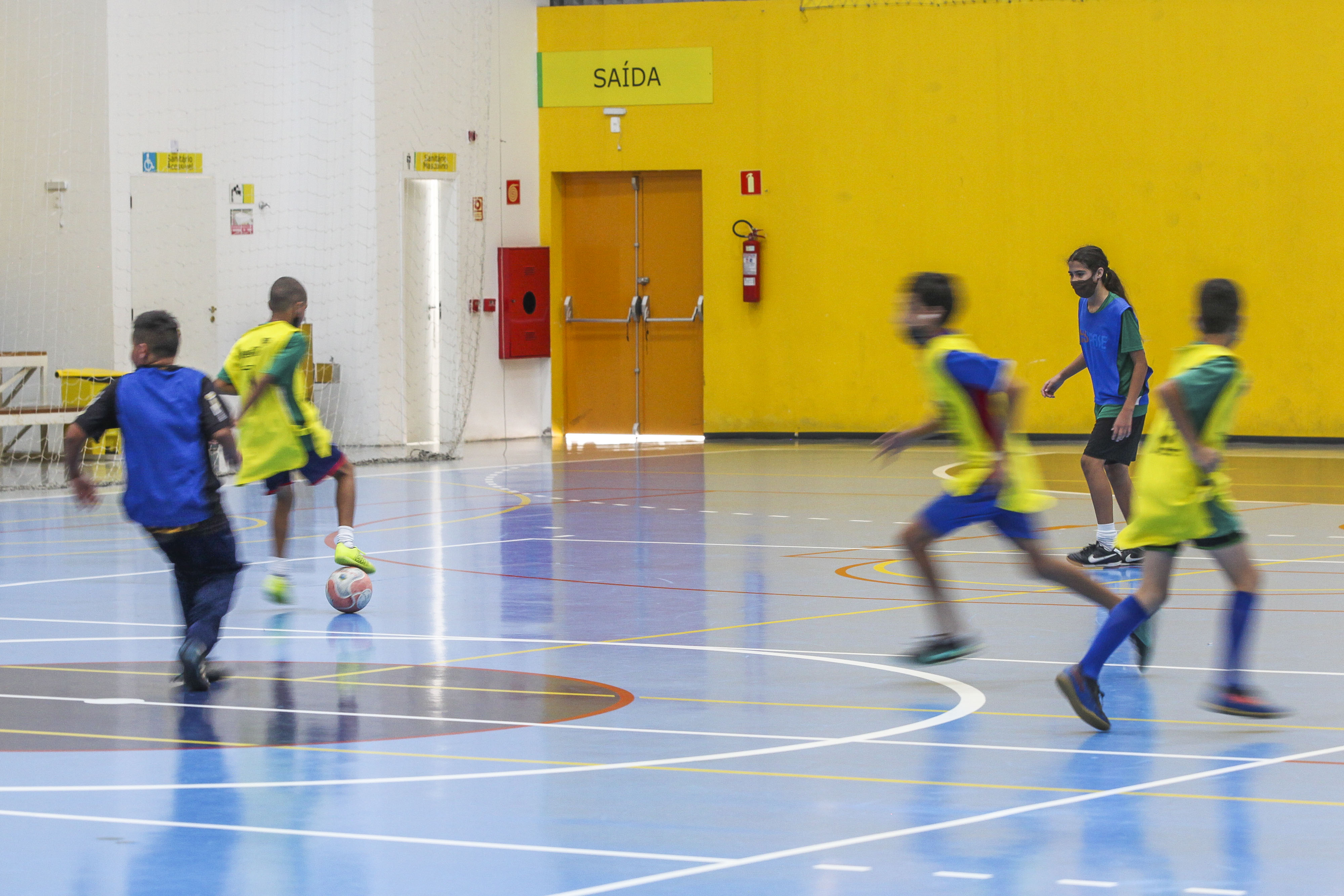 15 quadras gratuitas para jogar futebol em Curitiba