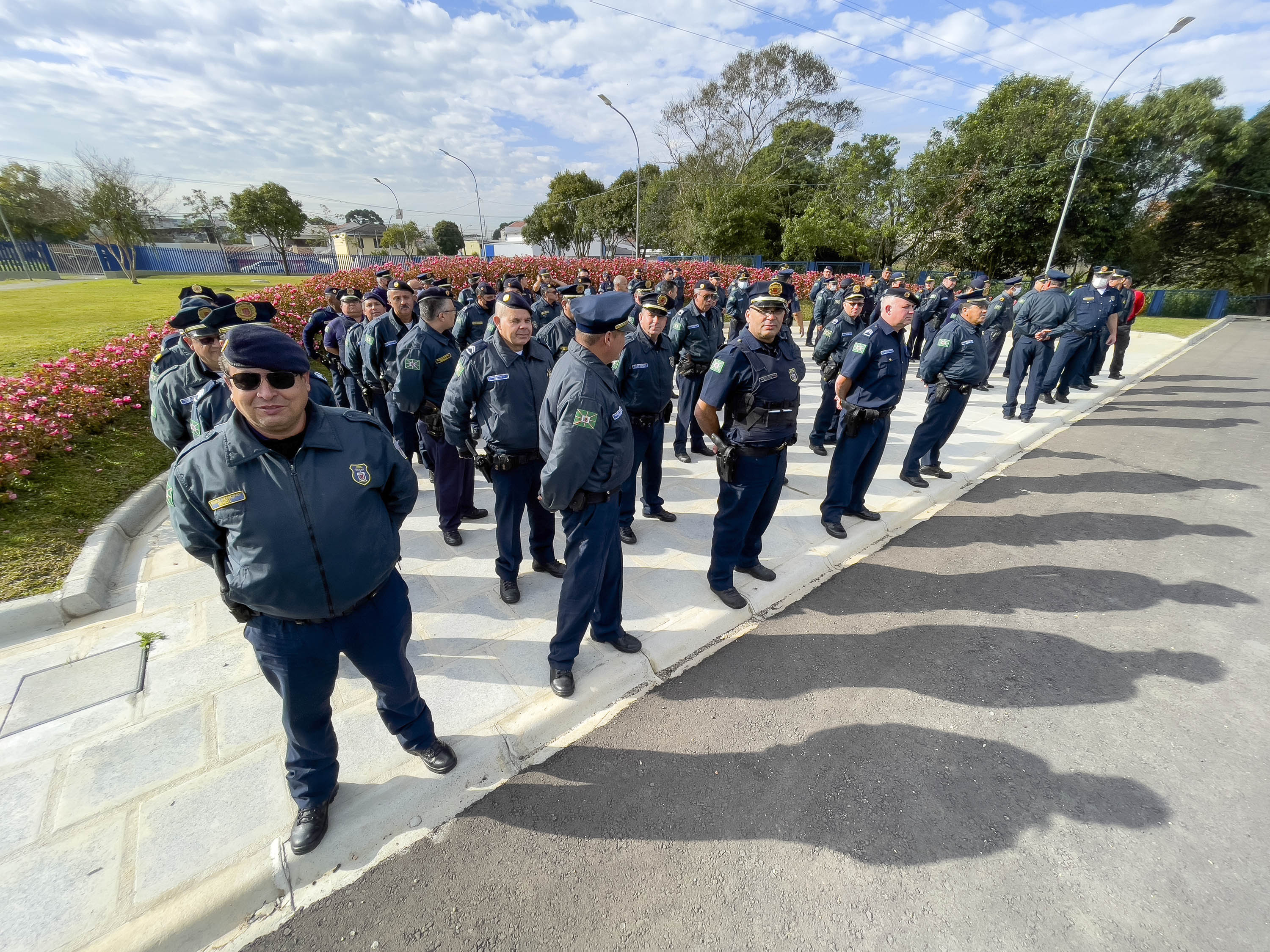 Guardas municipais treinam uso de arma elétrica - Prefeitura de Curitiba