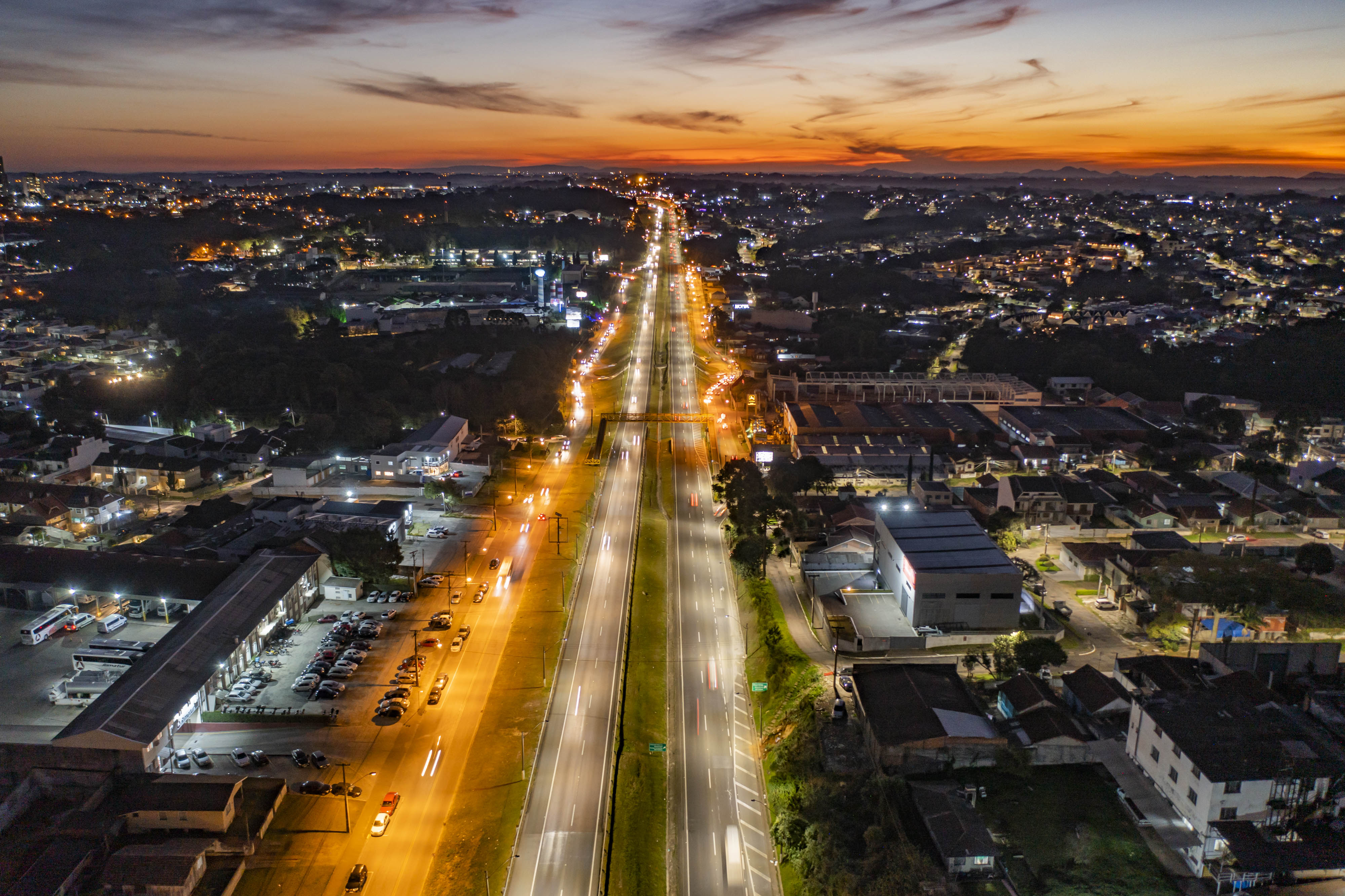 Trecho urbano da BR-277 ganha nova iluminação em tecnologia LED -  Prefeitura de Curitiba