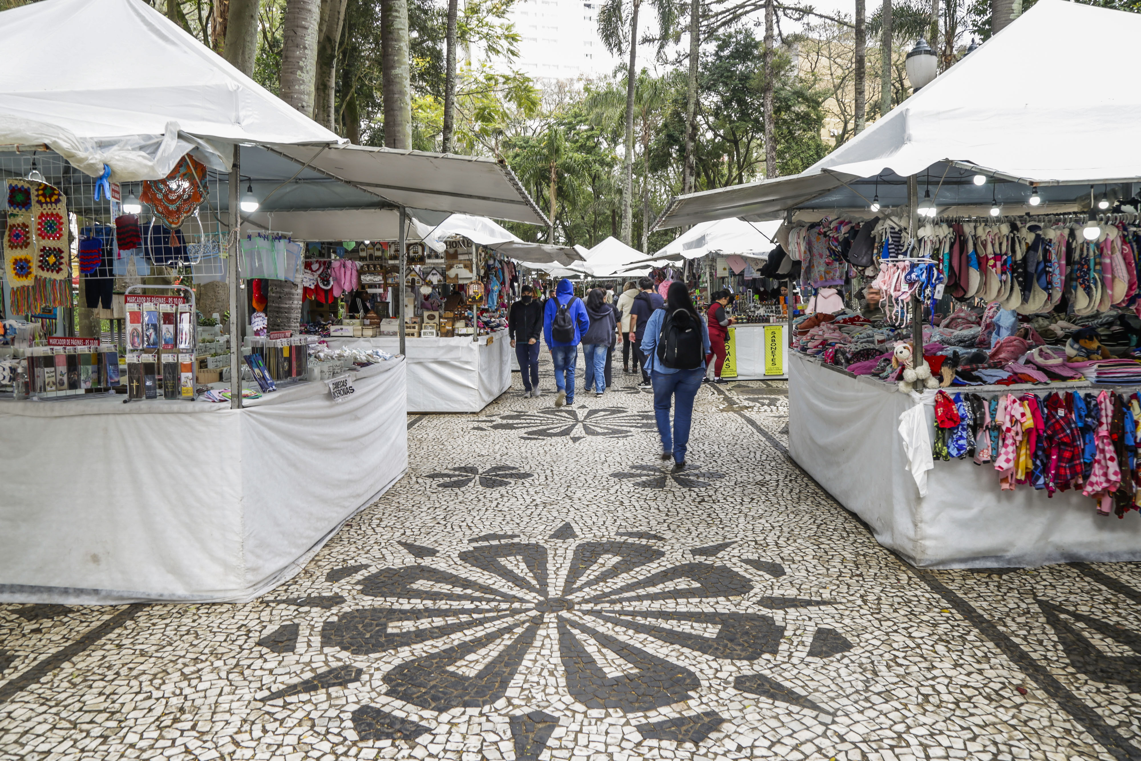 Feira de Páscoa começa nesta quarta (29) nas praças Osório e Santos Andrade  - RIC Mais