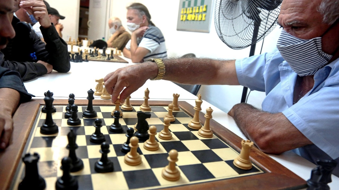 Clube de Xadrez retoma atividades presenciais - Prefeitura de Curitiba