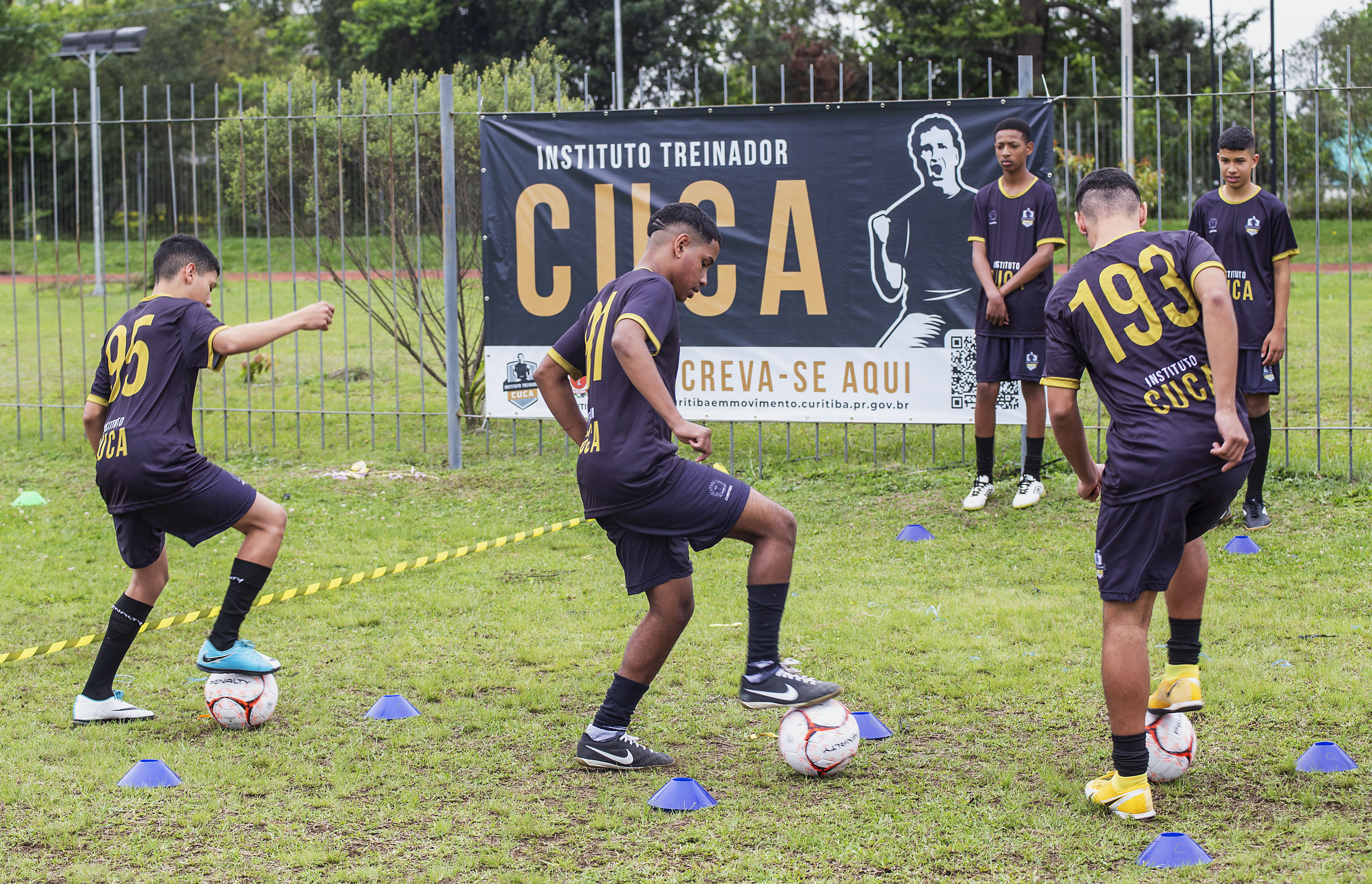 Atletas de futebol fazem faculdade de Educação Física - Diário de