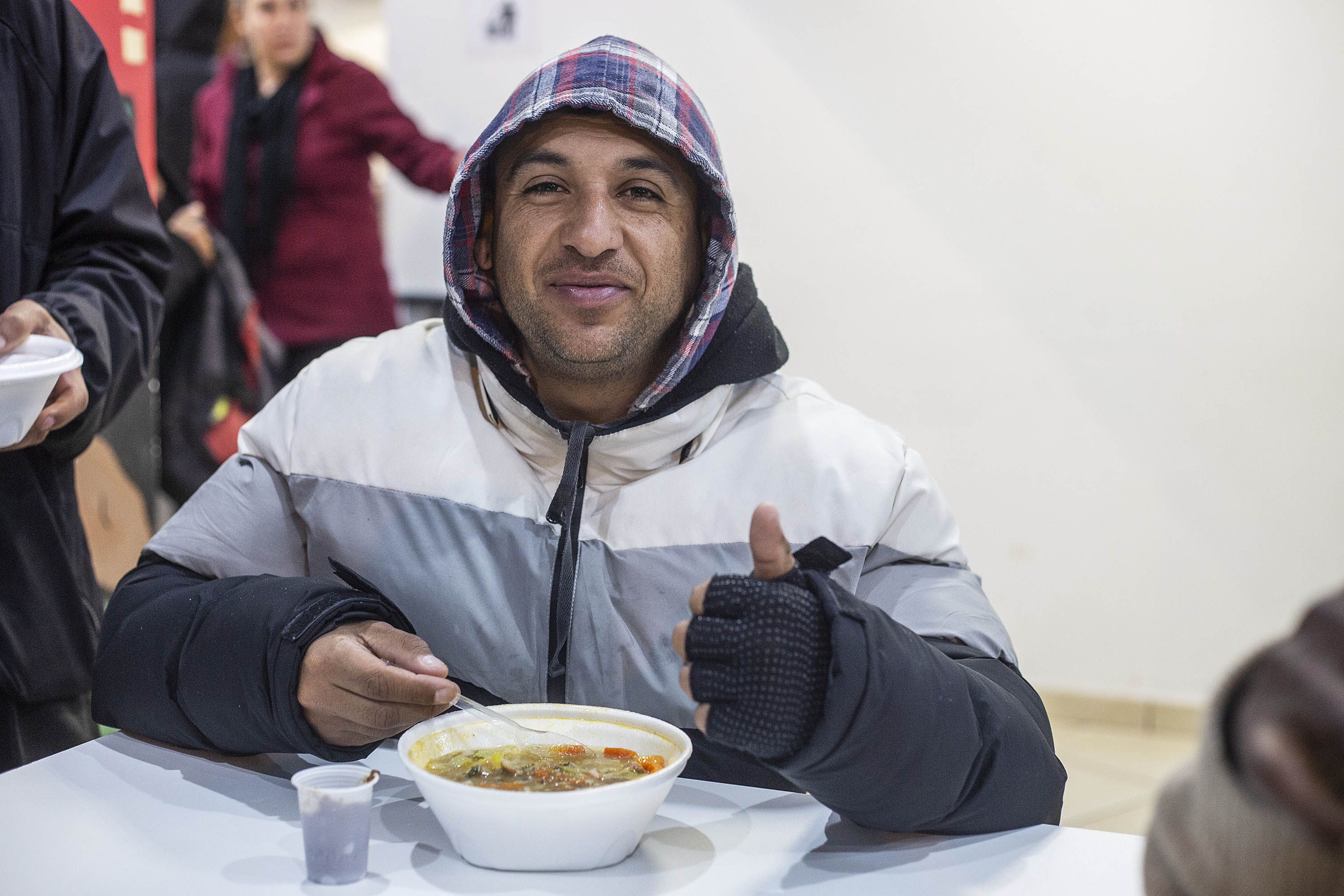 Sociedade Krishna serve almoços de graça em Curitiba - Bem Paraná