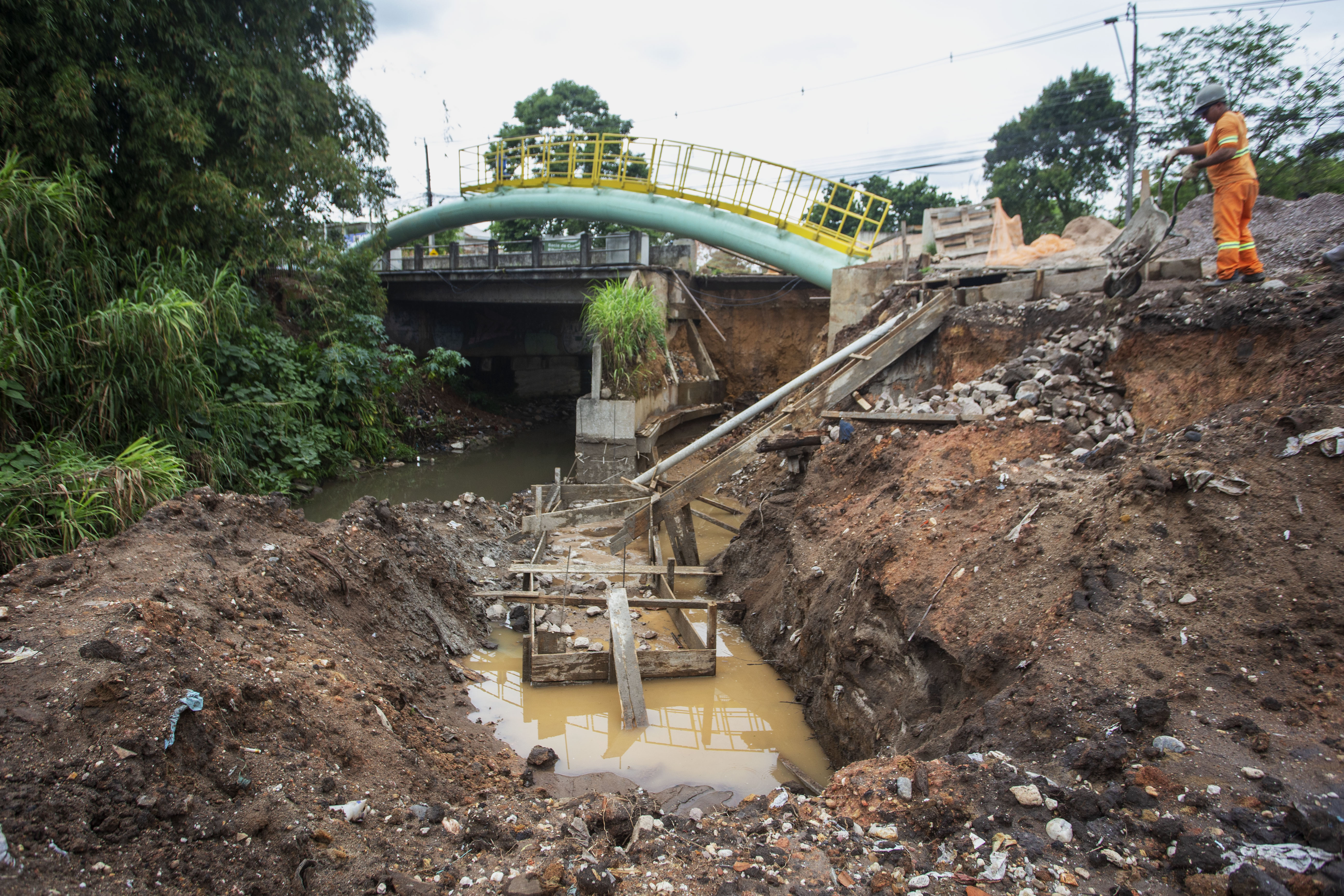 Muro de contenção – Ponte Pedras