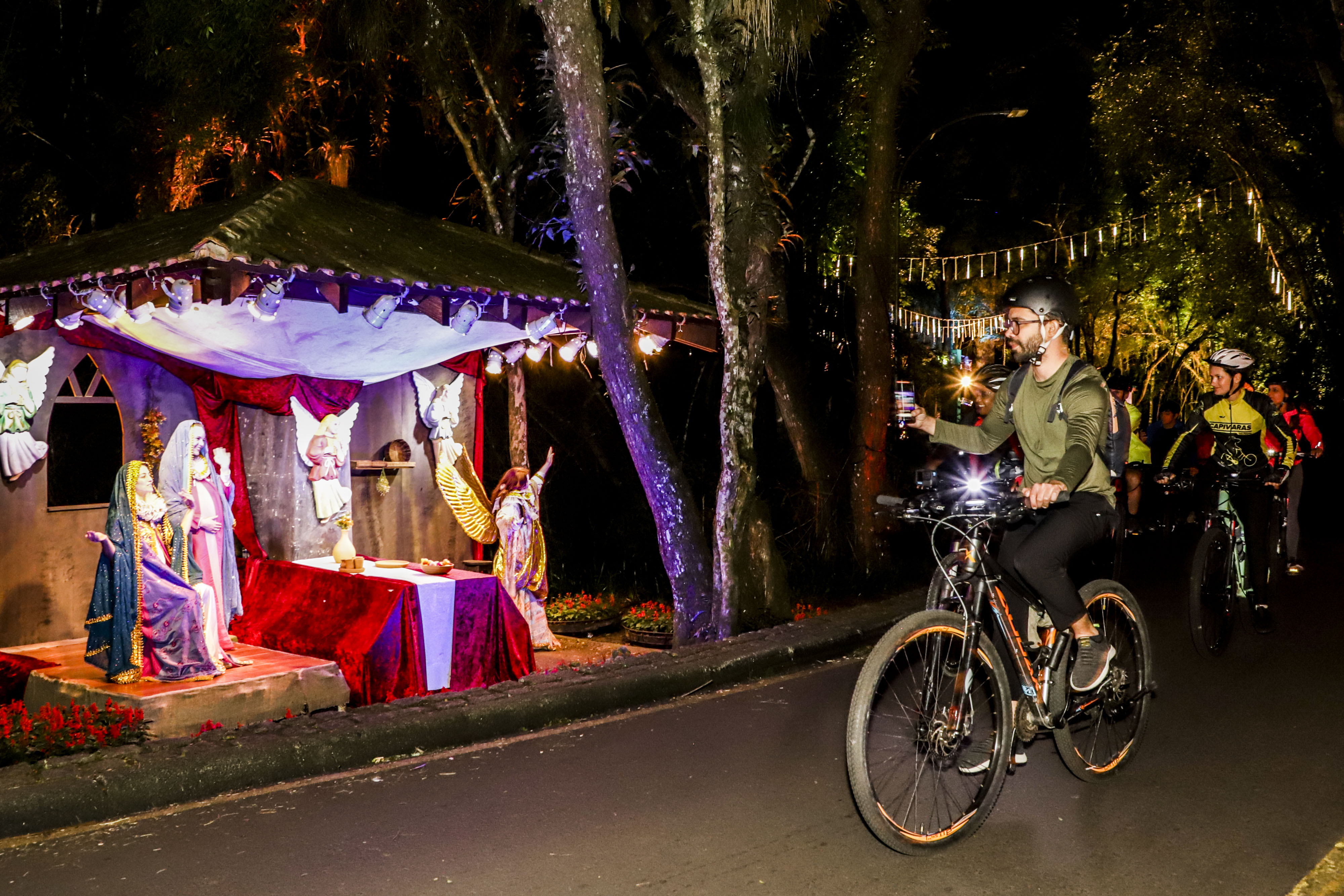 Pedala de Natal reúne mais de 200 ciclistas no Caminho de Luz Ligga do Parque Barigui Pedala de Natal reúne mais de 200 ciclistas no Caminho de Luz Ligga do Parque Barigui