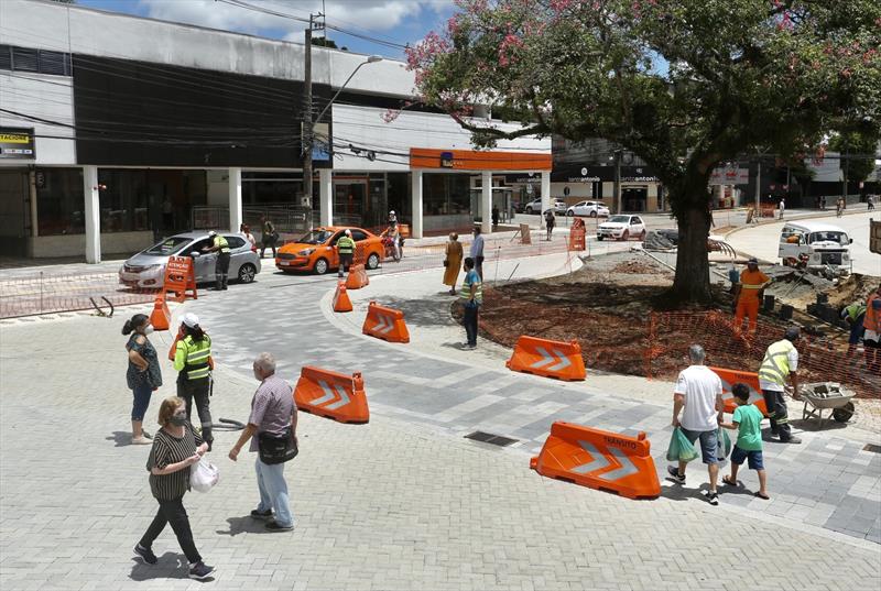 Setran orienta pedestres, ciclistas e motoristas na República Argentina. Foto: Luiz Costa/SMCS