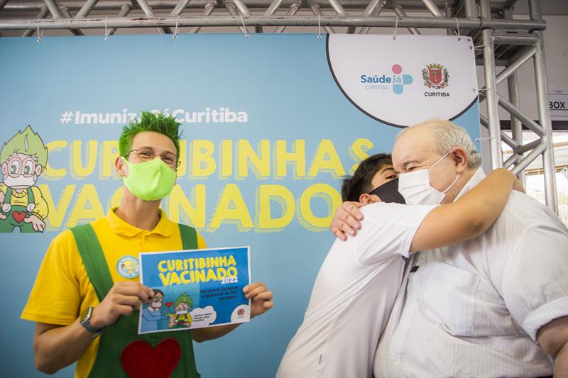 Prefeito Rafael Greca acompanha a vacinação contra a covid-19 em crianças, na Unidade de Saúde Mãe Curitibana. Curitiba, 18/01/2022. Foto: Pedro Ribas/SMCS