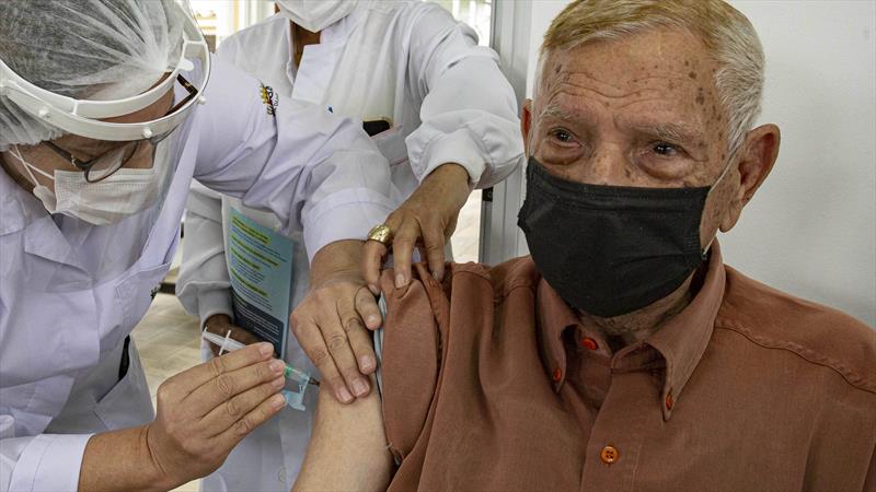 Idosos não imunizados têm 15 vezes mais chances de morrer por covid-19. Foto: Ricardo Marajó/SMCS