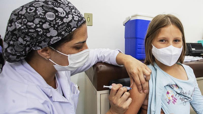 Curitiba terá repescagem contínua da vacinação contra covid-19 para crianças de 5 a 11 anos. Foto: Ricardo Marajó/SMCS