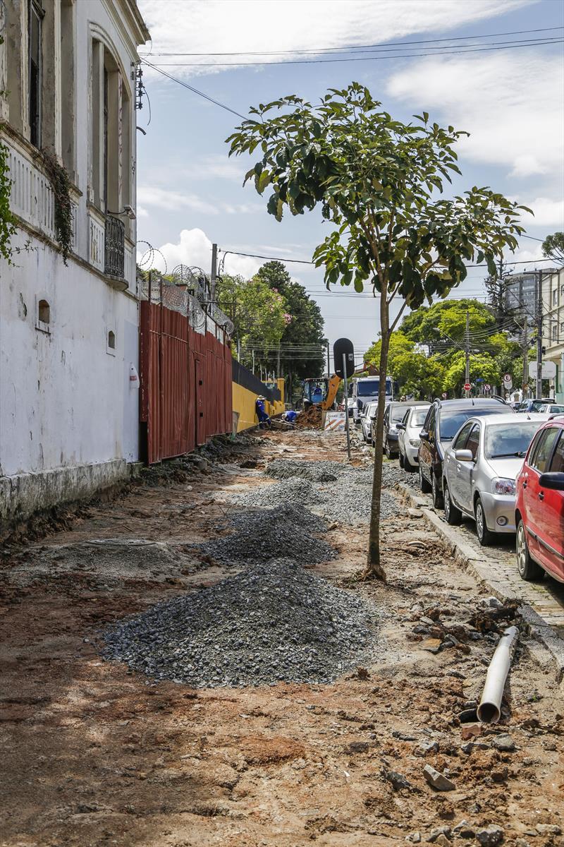 Obras de revitalização das calçadas na Rua Kellers, pelo programa Caminhar Melhor. Curitiba, 22/02/2022. Foto: Pedro Ribas/SMCS