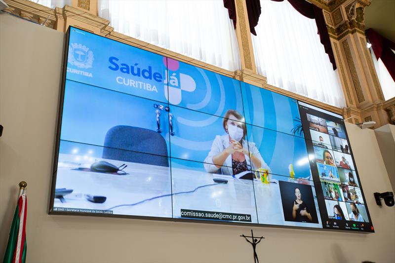 A secretária municipal da Saúde de Curitiba, Márcia Huçulak, presta conta aos vereadores durante audiência virtual. Foto: Rodrigo Fonseca/CMC