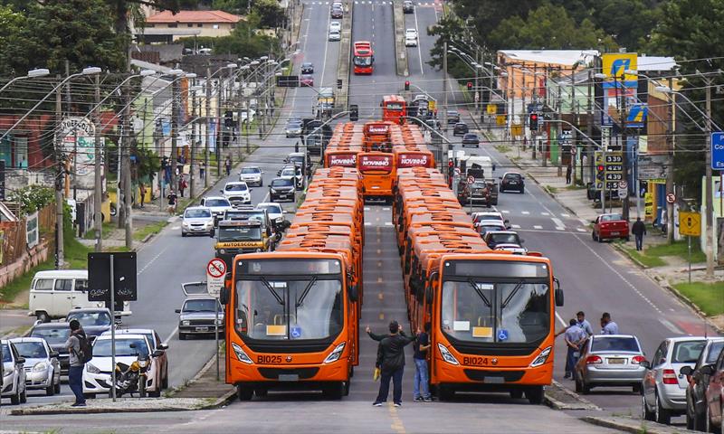 Curitiba renovou 40% da frota de ônibus entre 2017 e 2020, na maior atualização de veículos do transporte público da sua história. - Foto: Daniel Castellano / SMCS