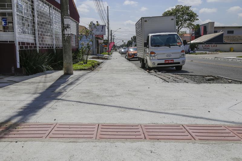 Novas calçadas na Rua Dr. Bley Zornig, no Boqueirão, pelo projeto Caminhar Melhor. Curitiba, 04/03/2022. Foto: Pedro Ribas/SMCS