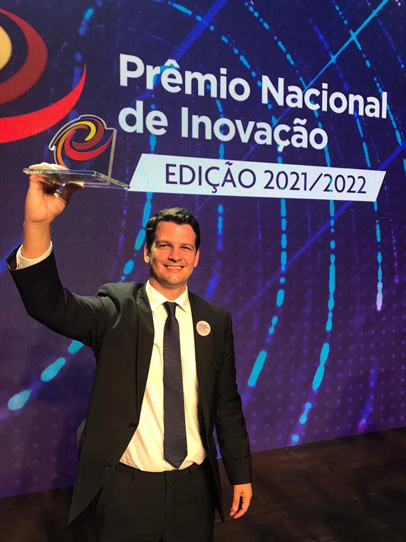 O vice-prefeito Eduardo Pimentel  representou o prefeito Rafael Greca na cerimônia do PNI e recebeu certificado e troféu pelo Vale do Pinhão ter sido um dos três finalistas na categoria Ecossistema.
Foto: Divulgação