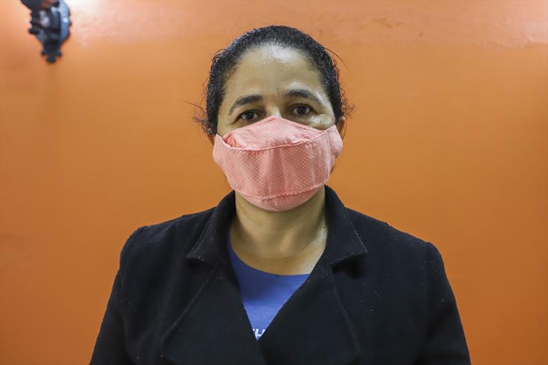 Nascida no Maranhão, Maria Alice Sá e Silva, de 53 anos, mora em Curitiba há 29 anos e tem larga experiência na educação infantil. 
Curitiba, 21/03/2022. Foto: Hully Paiva/SMCS