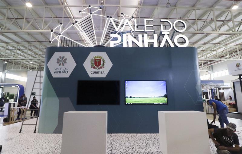 Smart Plaza Vale do Pinhão (estande), o espaço do Vale do Pinhão no Smart City Expo Curitiba. LOCAL: Expo Barigui, no Parque Barigui. Curitiba, 23/03/2022. Foto: Lucilia Guimarães/SMCS