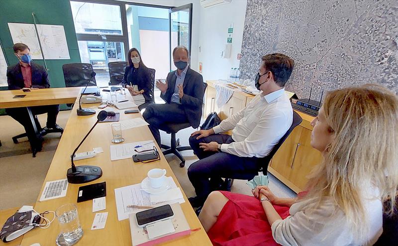 Missão técnica alemã fará estudos de pré-viabilidade para troca da frota nas linhas Inter 2 e BRT Leste Oeste.
Foto: Fabio Decolin