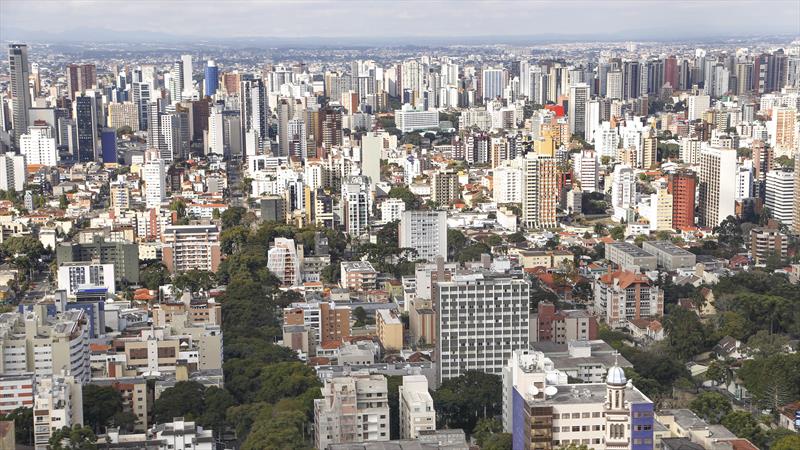 Curitiba é a segunda capital com melhor ambiente de negócios do País.
 - Na imagem, vista aérea de Curitiba.
Foto: Luiz Costa/SMCS