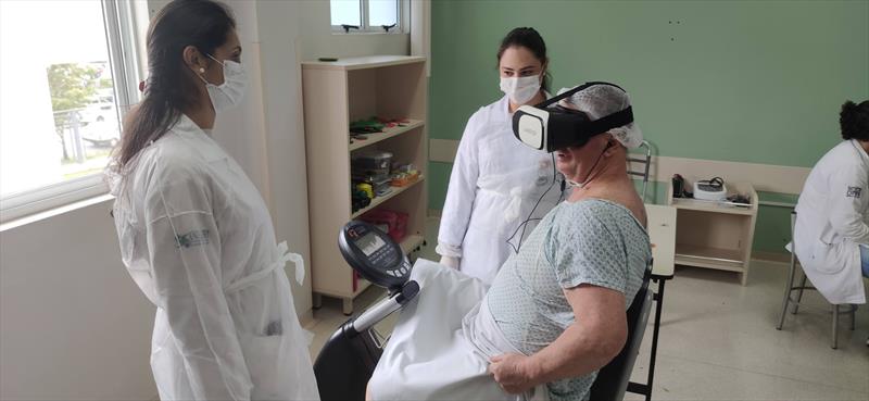 Inovador, Hospital do Idoso completa dez anos como referência no SUS de Curitiba.
- Na imagem, Óculos 3D no Hospital do Idoso.
Foto: Divulgação