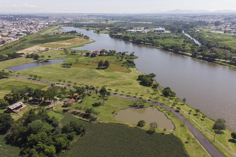 Curitiba possui parques e bosques em todas as regiões da cidade. Na imagem vista aérea do Parque Náutico. Foto: Pedro Ribas/SMCS