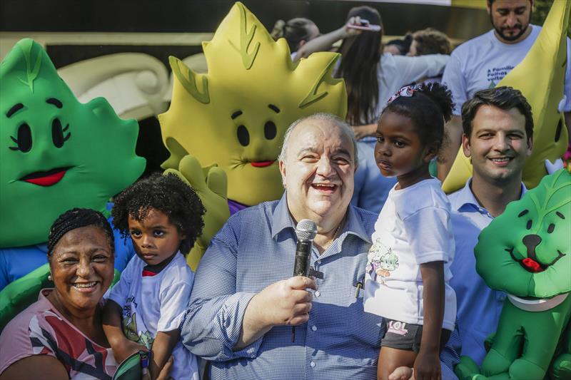 Prefeito Rafael Greca lança a nova Família Folhas, no Passeio Público. Curitiba, 29/03/2022. Foto: Pedro Ribas/SMCS