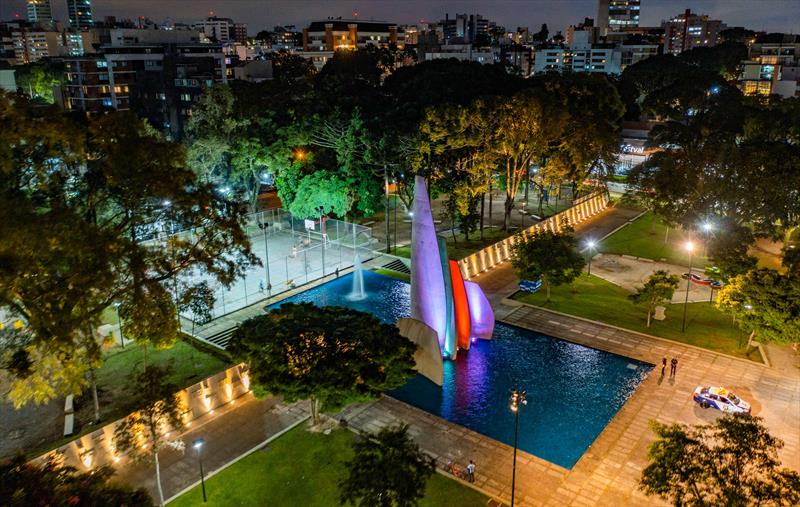 Nova iluminação na Praça 29 deMarço - Curitiba, 28/03/2022 - Foto: Daniel Castellano / SMCS