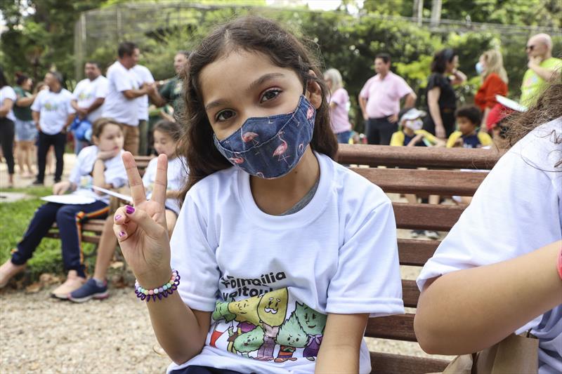 Lançamento da nova Família Folhas, no Passeio Público. Na imagem a estudante, Eloah Sophya de Campos, de 9 anos. Curitiba, 29/03/2022. Foto: Hully Paiva/SMCS