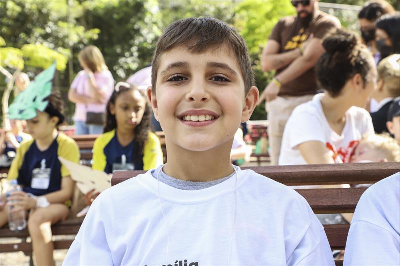 Lançamento da nova Família Folhas, no Passeio Público. Na imagem, o estudante Benjamin Alves de Vieira, 9 anos. Curitiba, 29/03/2022. Foto: Hully Paiva/SMCS