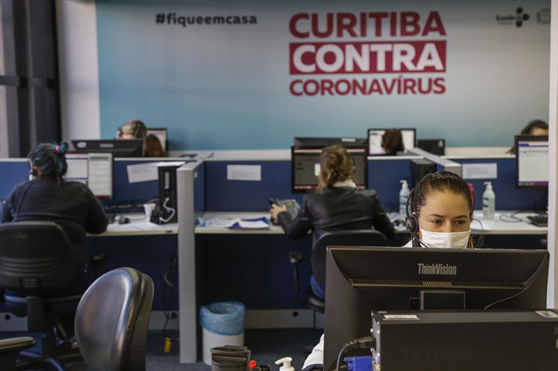 Central do teleatendimento da Prefeitura para dúvidas sobre coronavírus. Curitiba, 18/05/2020. Foto: Pedro Ribas/SMCS