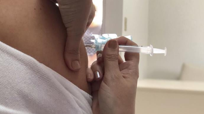 Mais de cem mil pessoas são esperadas nos postos de vacinação da cidade.