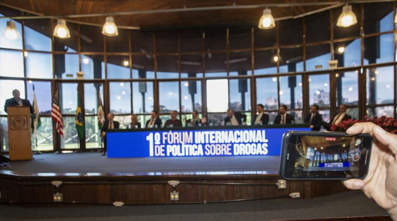 Prefeito Rafael Greca participa do 1º Fórum Internacional de Política Sobre Drogas. Curitiba, 27/04/2022. Foto: Ricardo Marajó/SMCS