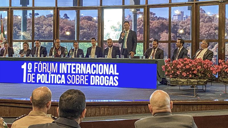 Abertura do Fórum Internacional de Política sobre Drogas. Na imagem, Thiago Ferro; Departamento de Política Sobre Drogas. Curitiba, 27/04/2022.

Foto: Levy Ferreira/SMCS





