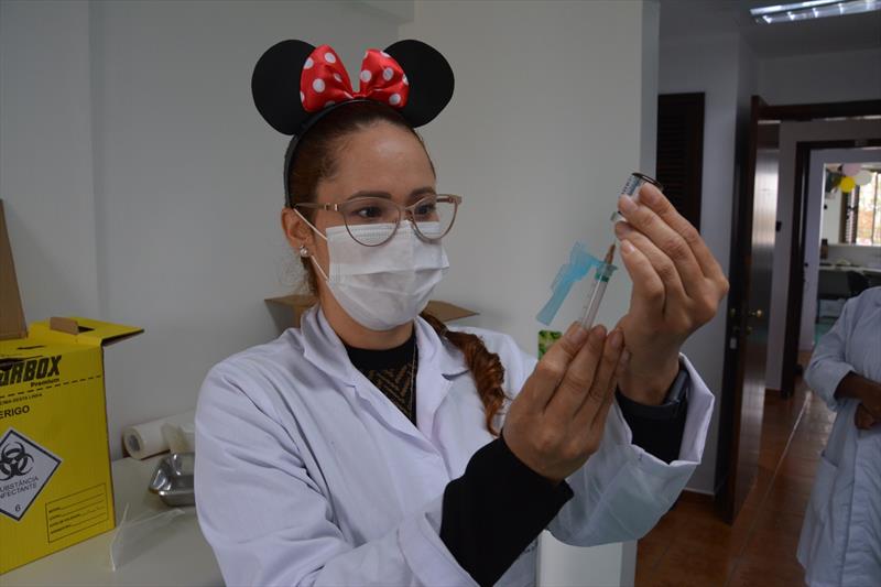 Dia D de vacinação contra a gripe e sarampo para crianças de 6 meses a menores de 5 anos, na Unidade de Saúde Mãe Curitibana. Curitiba, 30/04/2022. Foto: Levy Ferreira/SMCS