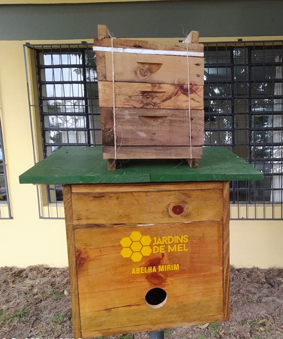 Instalação de caixas de abelhas nativas em 12 hortas urbanas pelo programa Jardins de Mel. - Curitiba, 06/05/2022 - Foto: Divulgação / SMCS