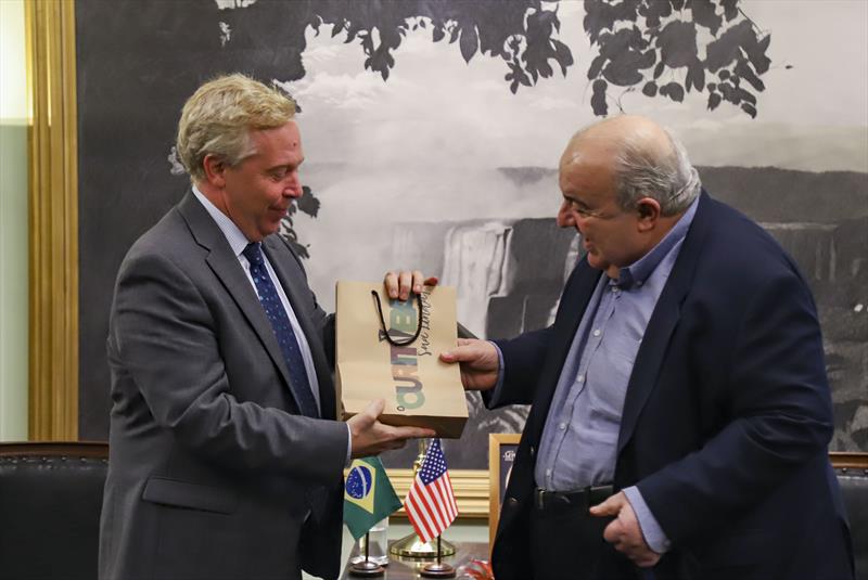 Prefeito Rafael Greca recebe David Hodge, Cônsul geral dos EUA em São Paulo - Curitiba, 10/05/2022 - Foto: Daniel Castellano / SMCS